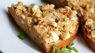 Rychlá škvarková pomazánka: Domácí recept, který báječně chutná s čerstvým chlebem