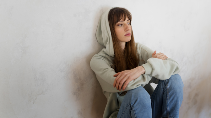 Daniela (22): Otčím mě u mámy neustále pomlouvá. Musím to tiše snášet, protože nemám kam jít