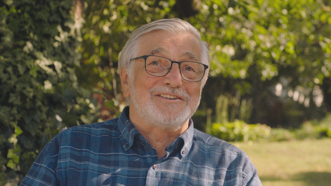 Komedie Zbožňovaný s Jiřím Bartoškou: Jeden život žije se Zuzanou Kronerovou, druhý s Ivanou Chýlkovou