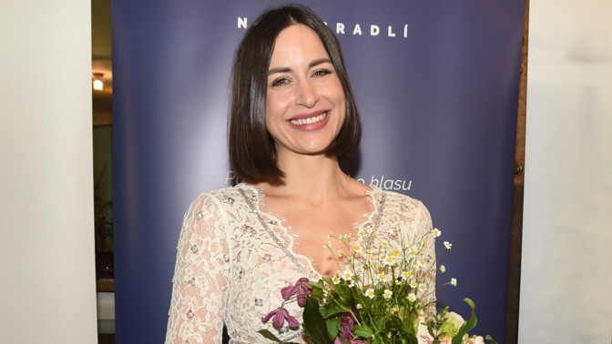 Módní styl Alex Mynářové (39): V pubertě jsem si od táty půjčovala flanelky, dnes chodím nejradši sladěná do jedné barvy