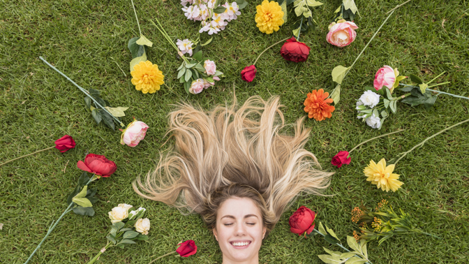 Tři jarní nakopávače: Ze zimního spánku vás probere detox organismu, lekce sebepoznání i malířské plátno