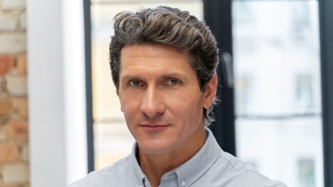 David (45): V domově důchodců jsem narazil na mou učitelku ze školky. Dodnes si pamatuji, jak mě s chutí šikanovala