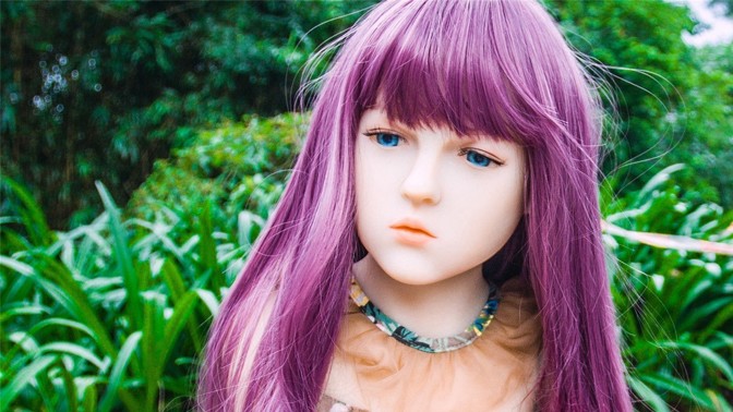 Nejbizarnější páry světa: Zásnuby se silikonovou pannou i manželství devítiletého s pětinásobnou matkou