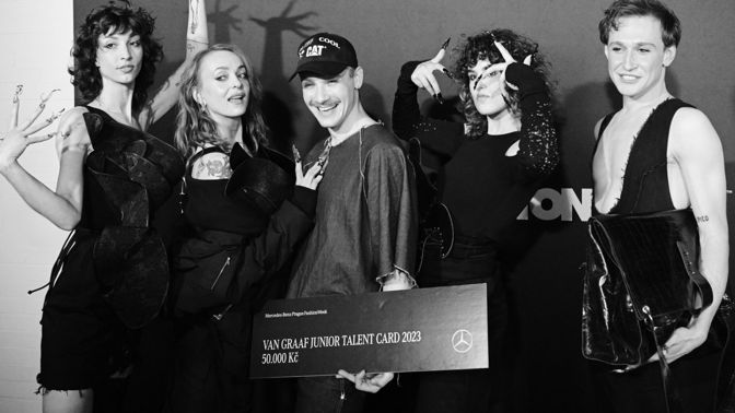 Prague Fashion Week 2023: Soutěž talentů ovládl Jan Smejkal s přehlídkou na hranici performance