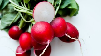 Ředkvičkový salát se sýrem: Rychlý recept na výbornou jarní svačinku