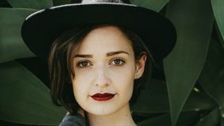 Julie (33): Chodím s úžasným chlapem, ale jeho dcera mi dává najevo, že mě k němu nepustí