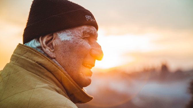 Jozef (67): Vnučka si přivezla panenku, která mě trochu děsila. Nakonec zřejmě zachránila život mé ženě