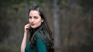 Nina (29): Máma se po rozvodu vrhla na seznamku. Mám o ni strach, protože je dost naivní