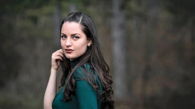 Nina (29): Máma se po rozvodu vrhla na seznamku. Mám o ni strach, protože je dost naivní