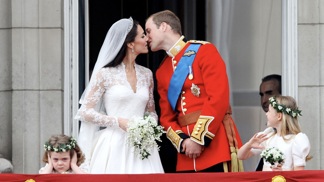 Svatební den Kate Middleton a prince Williama: Jeden snubní prstýnek, květiny za 21 milionů i menu vytvořené královnou Alžbětou II.