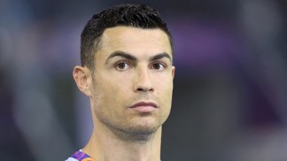 Krasavec Cristiano Ronaldo si lakuje nehty na černo. Nejde však o rozmar, nýbrž ochranu zdraví