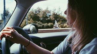 Pavla (32): Jakmile sednu za volant, manžel začne ječet a nadávat. Společná jízda je absolutně vyloučena