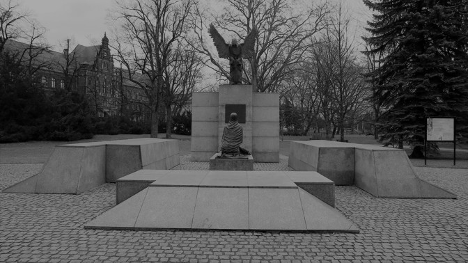 Masakr v Katyni: Sověti brutálně zavraždili 22 000 Poláků