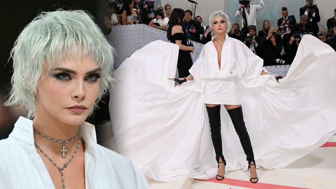 Cara Delevingne vzdala hold Karlu Lagerfeldovi glam punkovou kreací s koženými návleky do půli stehen