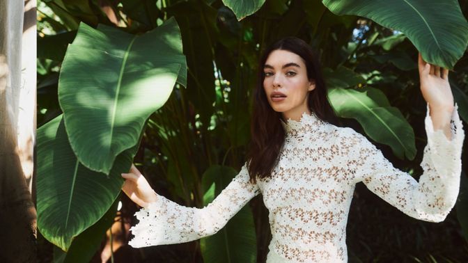 Krajková móda na jaro 2023: Rafinovaně odhaluje kůži a trendům vévodí madeira