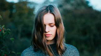 Radka (28): Můj otec trápil celou rodinu, pak se upil. Já mu nedokážu odpustit ani po smrti