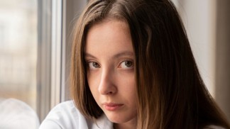 Barbora (28): Mezi kamarády si připadám jako chudá příbuzná. Po večeru v baru jsem až do výplaty jedla jen suché rohlíky
