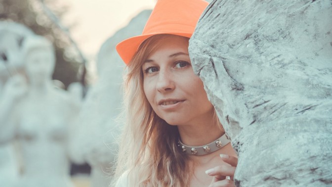 Radka (35): Zabloudila jsem na hřbitově a nemohla najít cestu ven. Pak se přede mnou zjevila dáma v černé