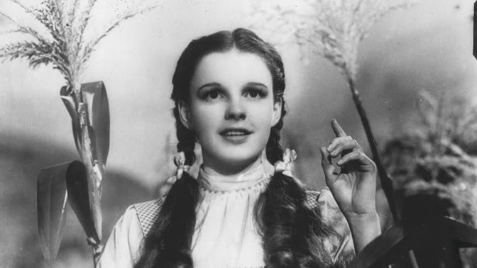 Skandály starého Hollywoodu: Nelidská dieta Judy Garland i záhadná smrt Virginie Rappe