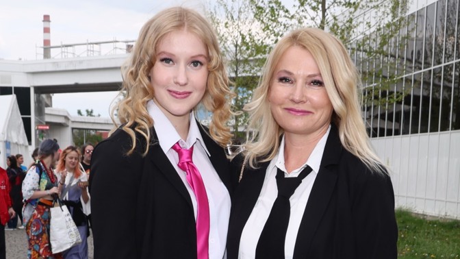 Dcera spisovatelky Simony Votyové napsala knihu o vlastní zkušenosti s napadením: Občas se mi ve spaní vybaví ten jeho obličej