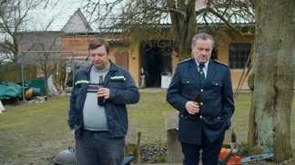 Absurdní komedie Kdyby radši hořelo aneb Jak by to vypadalo, když by na českou vesnici zaútočili teroristé
