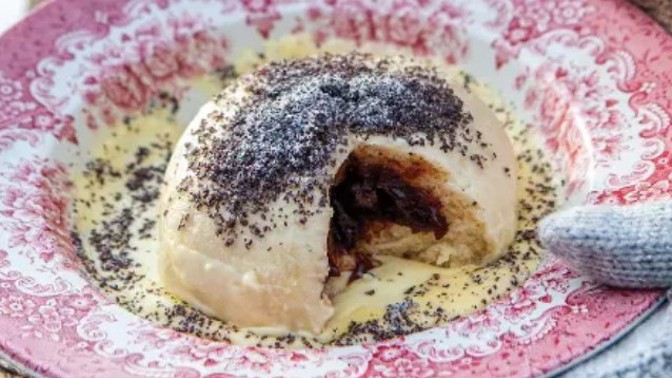 Alpský knedlík s vanilkovou omáčkou: Snadný dezert, který potěší v každé nadmořské výšce