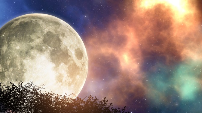 Jahodový úplněk ve Střelci přichází: Třem šťastným znamením zvěrokruhu přináší báječné zprávy