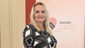 Herečka Regina Řandová prozradila vlasový trik maskérek: Suchý šampon umí vlasy načechrat i zamaskovat odrosty