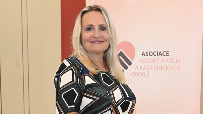 Herečka Regina Řandová (55) prozradila vlasový trik maskérek: Suchý šampon umí vlasy načechrat i zamaskovat odrosty