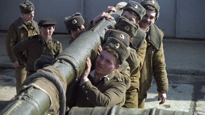 Odsun sovětských vojsk z Československa: Ivan šel konečně domů, ale moc se mu nechtělo. Připadal si u nás jako v Americe