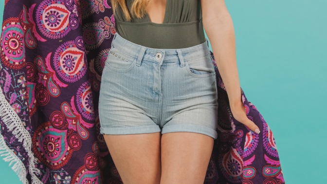 Tření stehen je bolestivá letní záležitost: Našli jsme produkty, které vás před ním ochrání