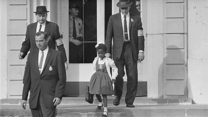 Mrazivý příběh Ruby Bridges: Dívka byla prvním dítětem s tmavou pletí, která chodila do školy pro bílé