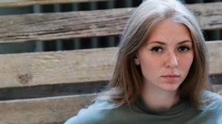 Marie (27): V chůvičce se ozýval děsivý hlas. Pomohla až návštěva hřbitova, kde jsem zapálila svíčku na zapomenutém hrobě