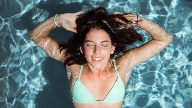 Horoskop: 3 znamení zvěrokruhu, která se už nemohou dočkat, až skočí do bazénu