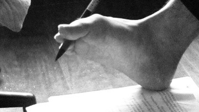 Bessie Blount Griffin, žena, kterou nutili psát pravou rukou, ona se to naučila ústy i nohama