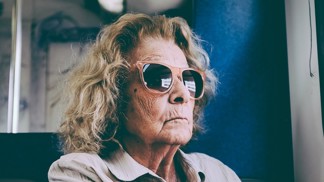 Lucie (62): Jako malá holka jsem zažila noc plnou záhadných světel. Ráno přišli soudruzi a zakázali nám o tom mluvit