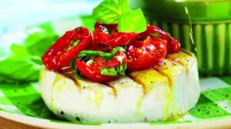 Bio grilovaný camembert se sušenými rajčaty: Lahůdka z pouhých pěti ingrediencí