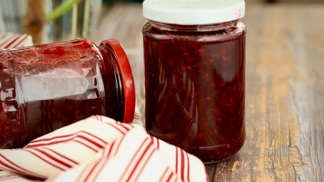 Brusinky z rybízu: Zkuste domácí recept, hodí se nejen ke svíčkové