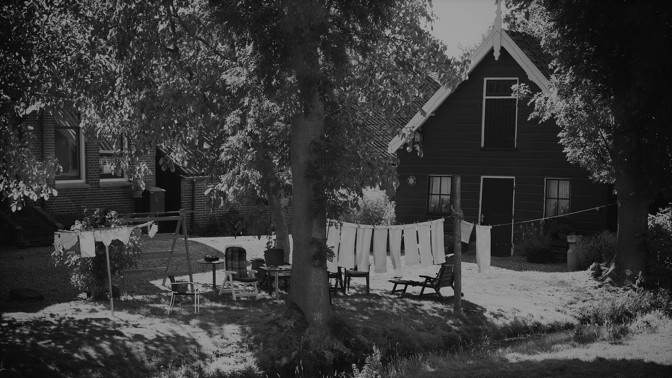 Susan a Christopher Edwardsovi zabili rodiče, aby si užívali jejich peněz. Po 15 letech byli odhaleni i díky britské královské rodině