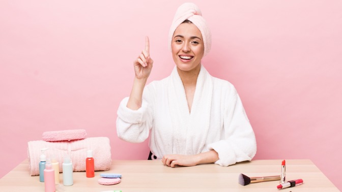 SOS letní kosmetická taštička: Krém proti tření stehen, vložky do podpaží proti zpoceným koláčům vám v ní nesmí chybět