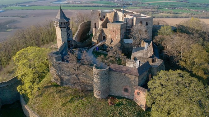 Hrad Helfštýn: Na jeho rozhledně zhubnete a podle legendy, když uvnitř uvidíte zelenou barvu, splní se vám přání