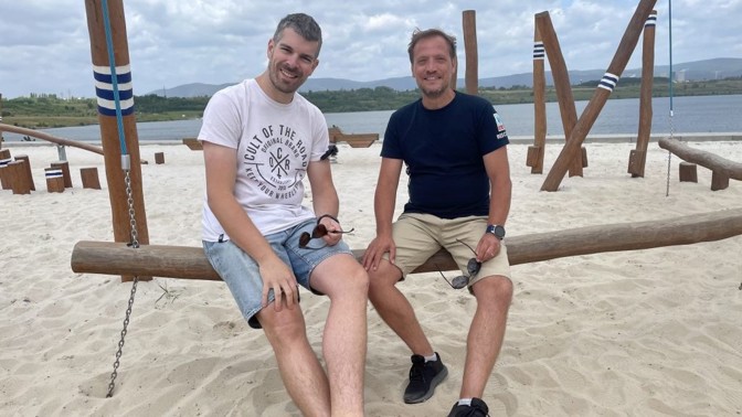 První pomoc nejen při přehřátí: Záchranáři radí tři základní kroky, když narazíte na bezvládně ležícího člověka