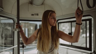 Horoskop: 3 znamení, která čeká setkání s velkou láskou v tramvaji