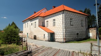 Tip na výlet: Na zámku v Kosově Hoře se posouval nábytek a zjevoval kostlivec. Mohl za to prý duch karvinského rytíře Václava Vojtěcha