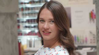 Kristýna Leichtová nám prozradila recept na domácí suchý šampon: Je z marockého jílu a přidávám pudink, tak voní po vanilce