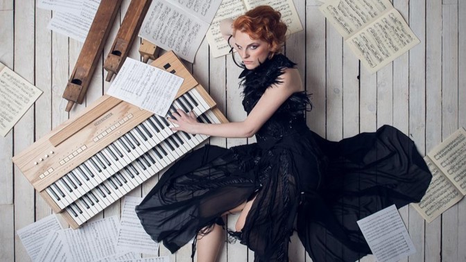 Varhanistka Kateřina Málková od gothic metalu do katedrály svatého Víta: Trénuji v kostele i o půlnoci, sice se bojím, ale za ten magický okamžik to stojí