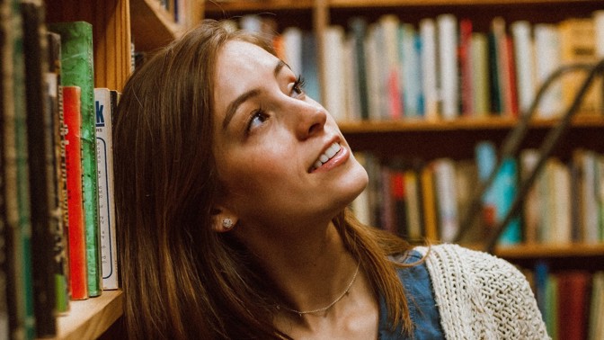 Horoskop: 3 znamení zvěrokruhu, která milují antikvariáty a neodejdou z nich s prázdnýma rukama