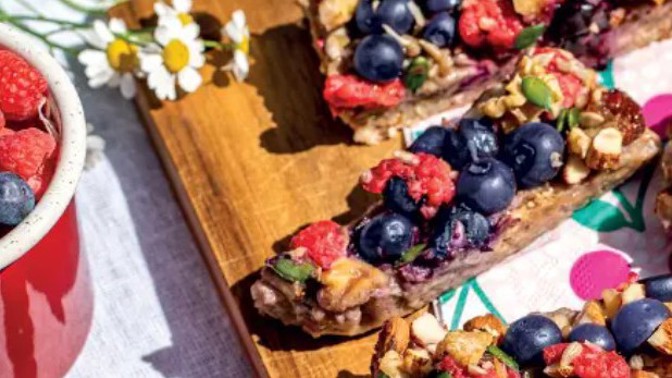 Barevné müsli tyčinky pro děti: Chutná a výživná svačinka na cyklovýlet