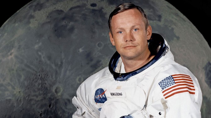 První člověk na Měsíci Neil Armstrong: Hrozilo, že se nevrátí. Pro tento případ byla připravena speciální prezidentská řeč a bohoslužba