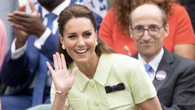Kate Middleton zářila v limetkovovém modelu na Wimbledonu: Elegantní šaty nyní najdete ve slevách